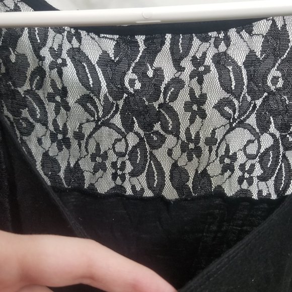 black w floral lace women's M top, brand unknown - Picture 3 of 7
